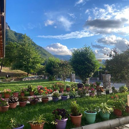 Lugina E Komanit Dış mekan fotoğraf
