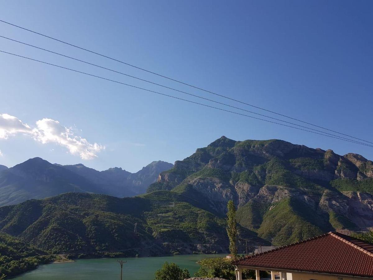 Lugina E Komanit Dış mekan fotoğraf