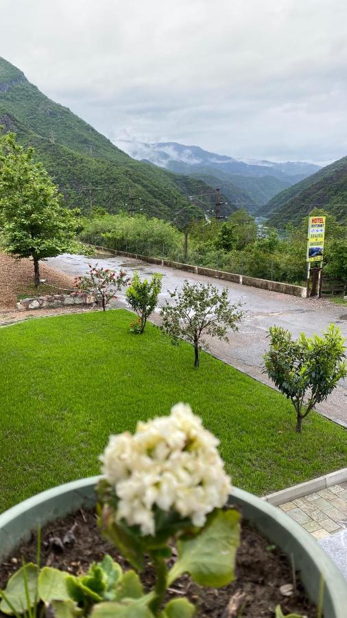 Lugina E Komanit Dış mekan fotoğraf
