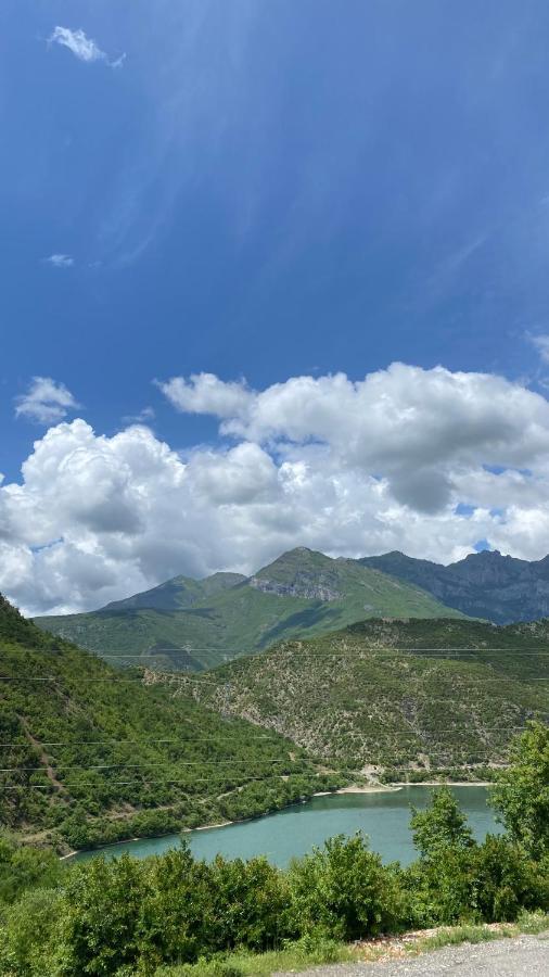 Lugina E Komanit Dış mekan fotoğraf