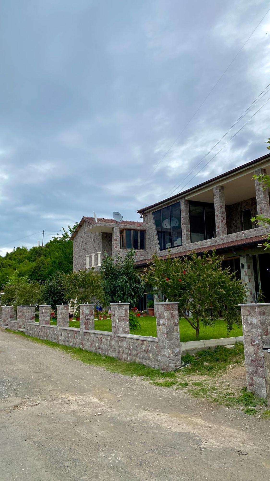 Lugina E Komanit Dış mekan fotoğraf